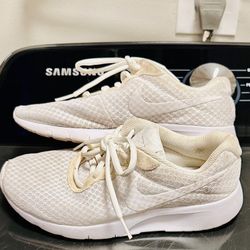 Women’s Nike Size 5