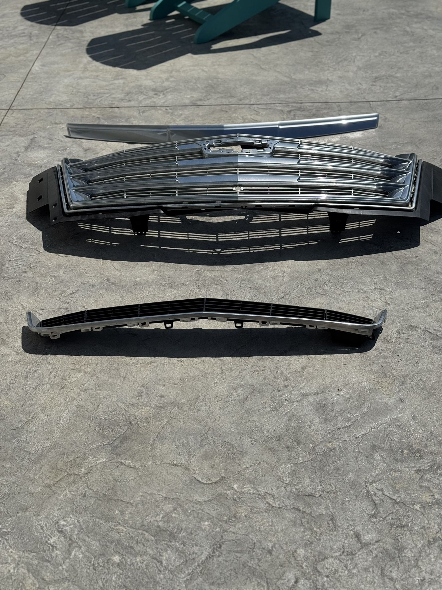 2015-2020 Cadillac Escalade Front Grill Chrome Bottom Vent And Hood Molding 
