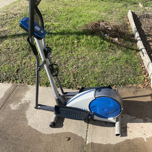 Weslo Momentum elliptical exercise machine for Sale in Dallas, TX OfferUp