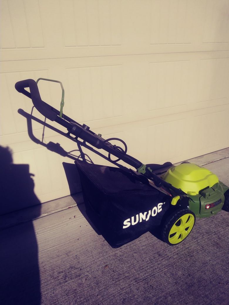 Sun Joe Electric Mower 20 inch for Sale in Vancouver,