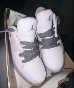 White Jordan’s size 10 men