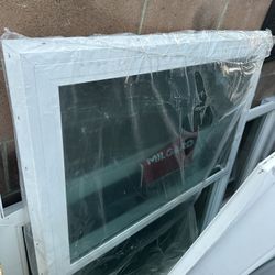 Window Double Panel Vinyl new construction Window ventana Milgard brand Width 42 inches  Height 54 inches  Great condition  new 