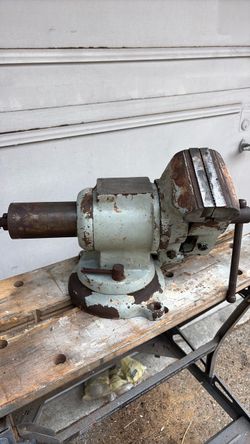 Big rotating swivel bench vise