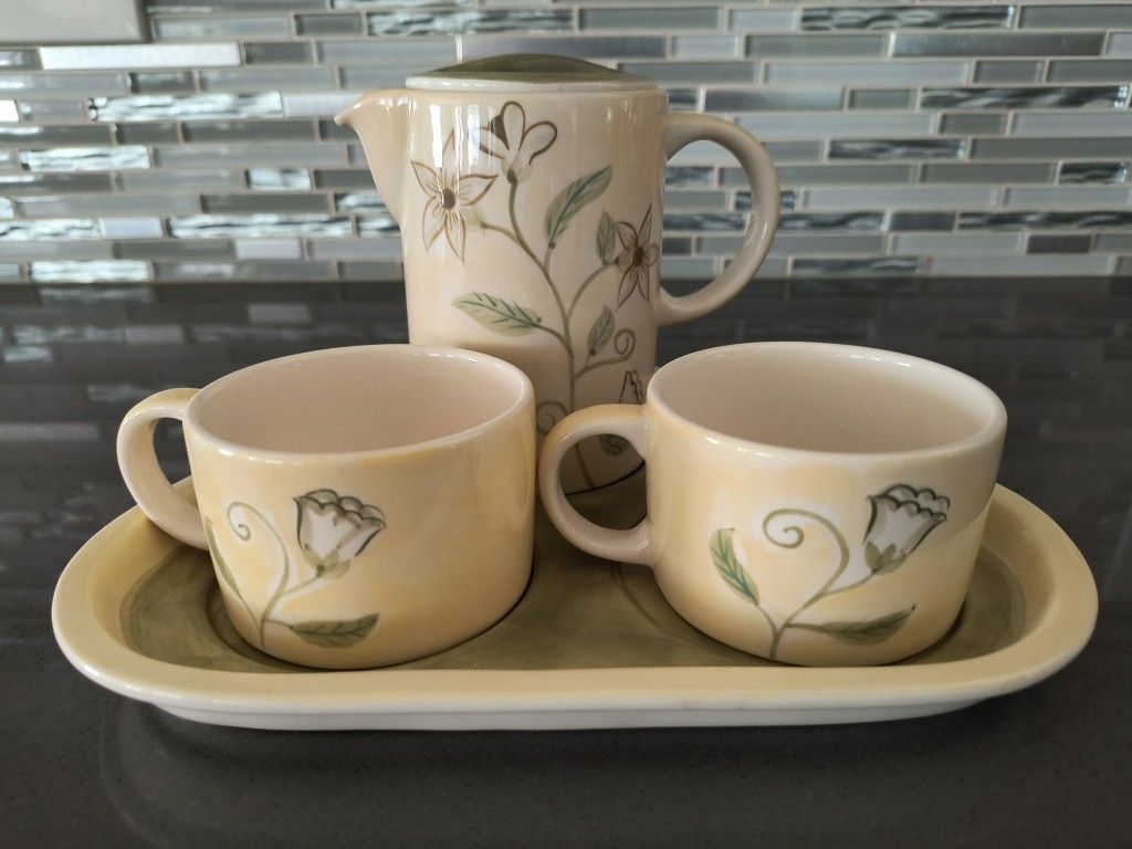 Hues N Brews Tea Set