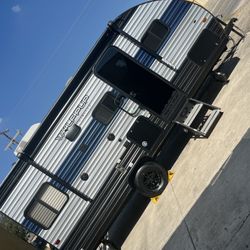 Wolf pup Travel, Trailer, year 2022 limited 17ft like brand new 