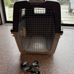 Petmate Large Pet Carrier – IATA Approved with Removable Wheels