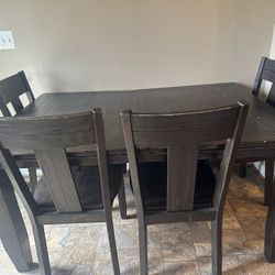 Table 4 Chairs And Leaf