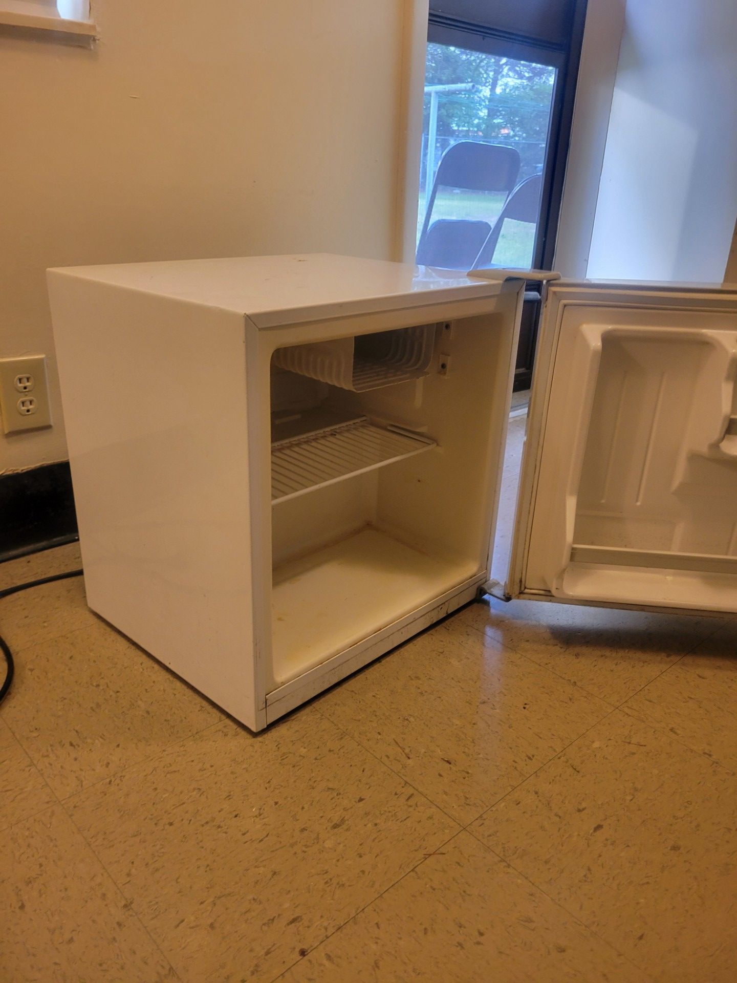 Mini fridge