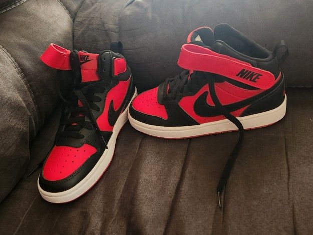 Kids Size 4y Nike Shoes