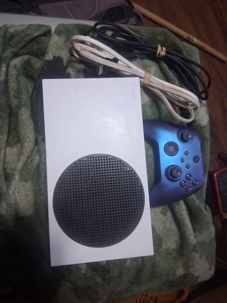 Xbox Series S With Controller