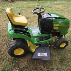 John Deere  L111