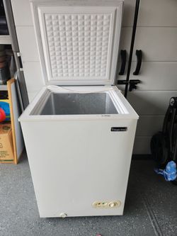 Magic Chef Chest Freezer 3.5 cu. ft.