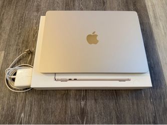 MacBook Air 13.6” M2 Chip 16gb Memory 256gb SSD