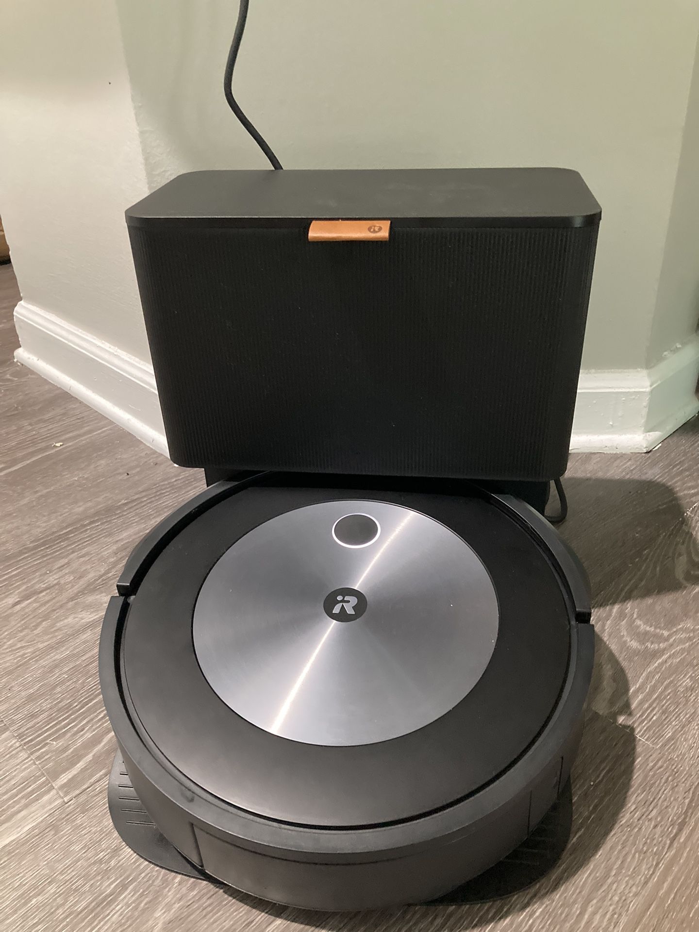 iRobot Roomba j7 (7150) Wi-Fi Connected Robot Vacuum - Identifies and avoids Obstacles Like pet Wast