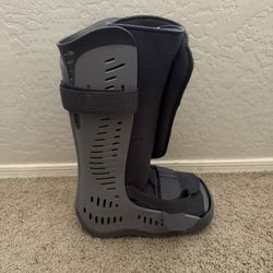 Medical Boot - size Large