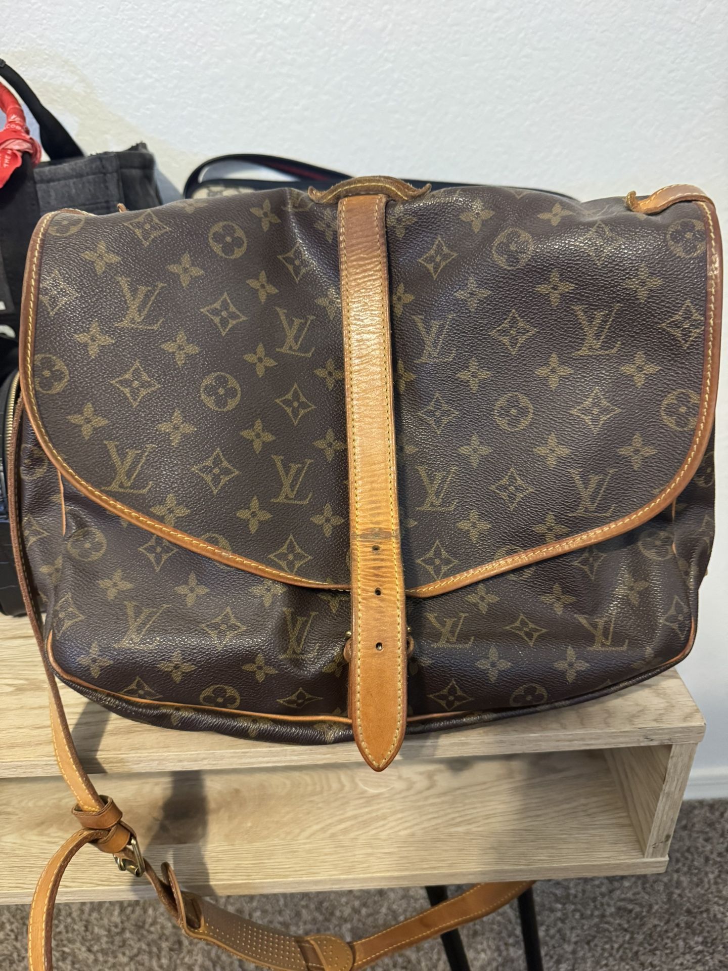 Louis Vuitton Messenger Bag