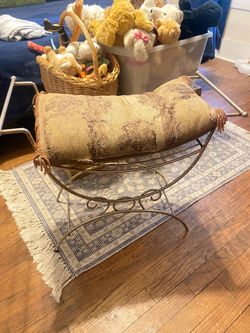 Vanity chair