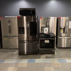 3 Piece Appliance Bundle Deal‼️ Refrigerator Microwave Stove‼️‼️