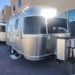 2018 Airstream Flying Cloud 19 CB - Super Clean