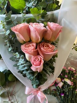 Available- 6 Rose bouquet (additional colors available)