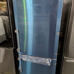 Liebherr CS1400-RIM
30 Inch Counter Depth Bottom-Freezer Refrigerator