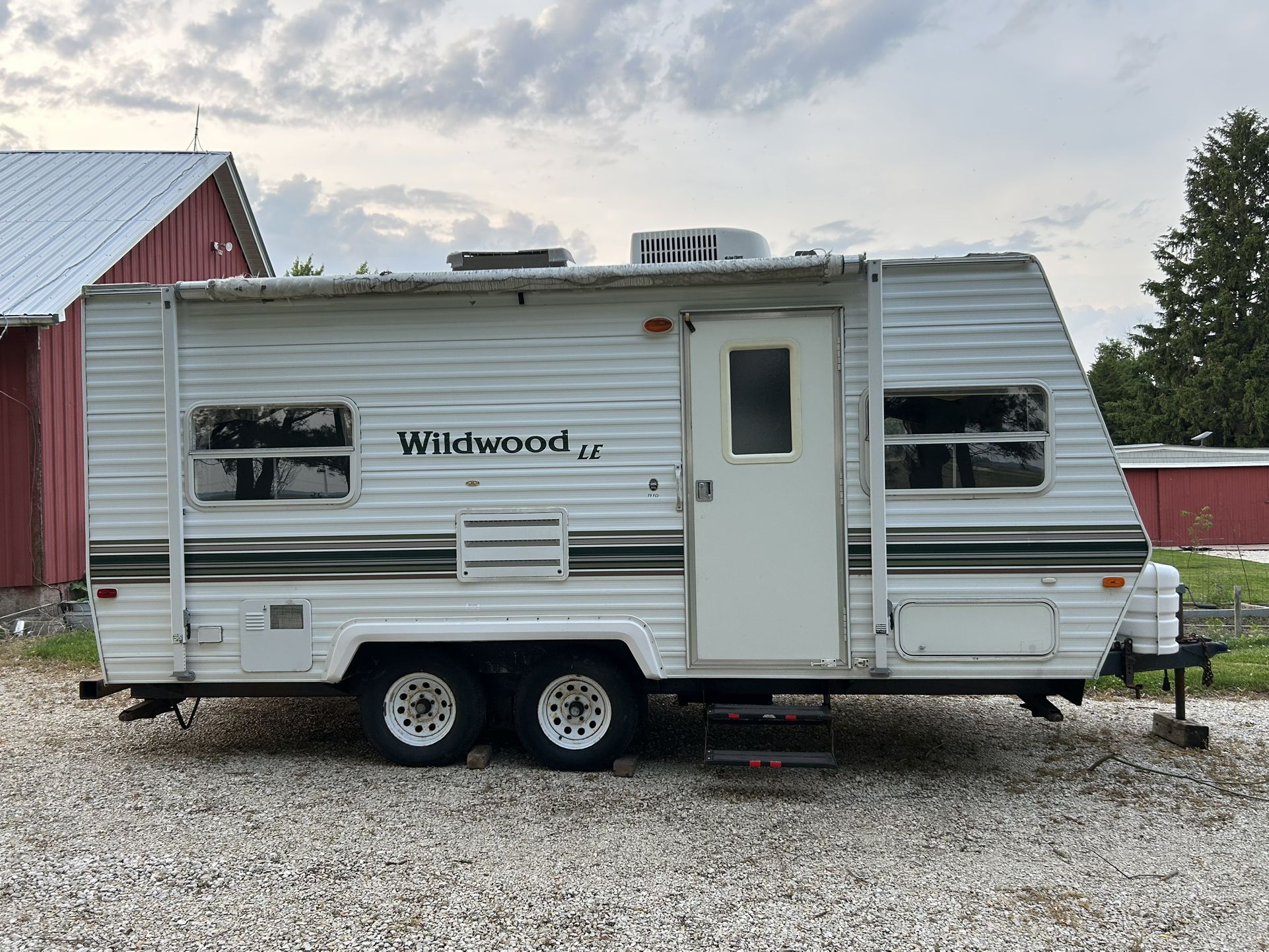 19ft 2003 Wildwood LE Camper