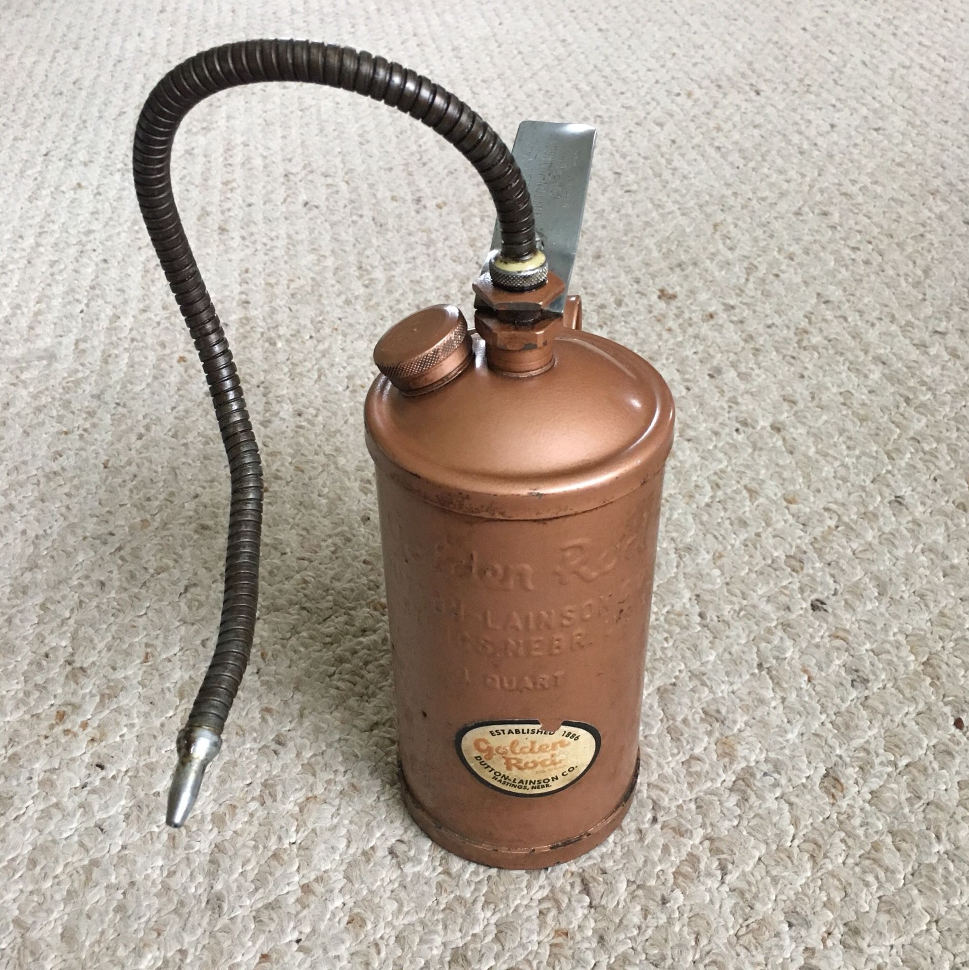 Vintage Golden Rod 1 Quart Oil Can Pump Oiler - Dutton-Lainson Co. - WORKS!!