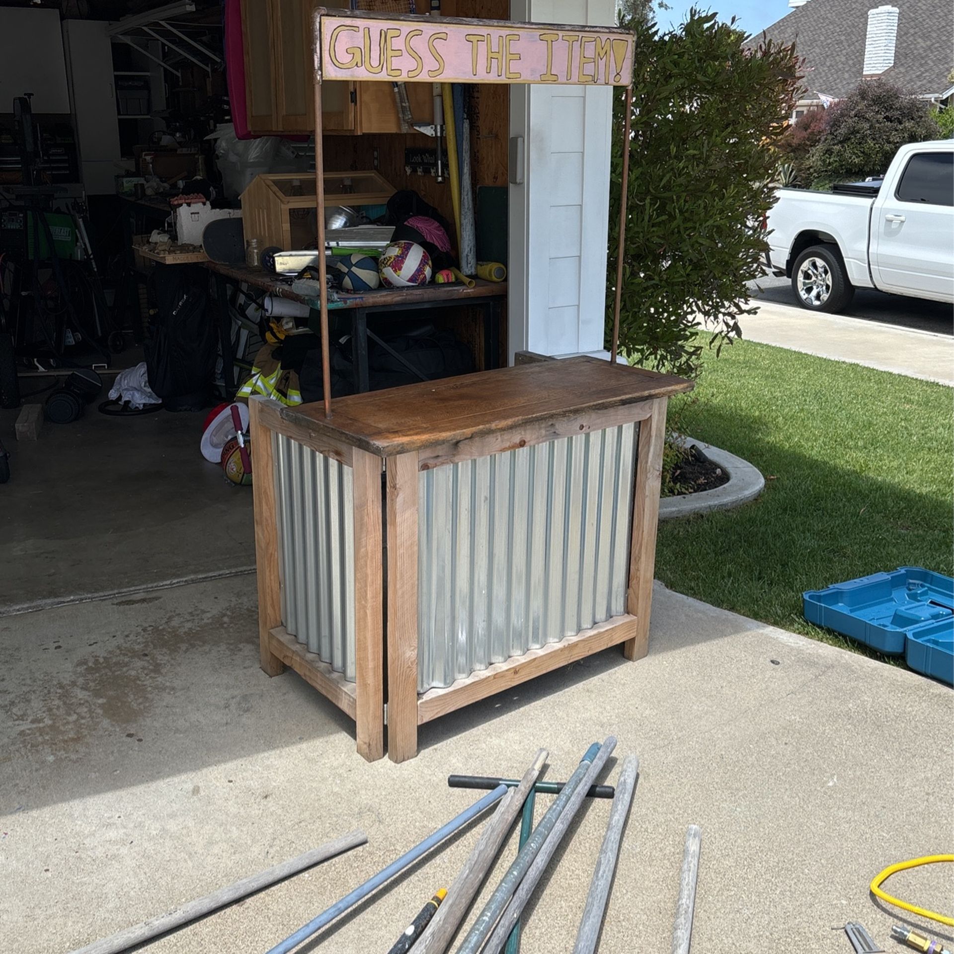 Custom Lemonade Stand