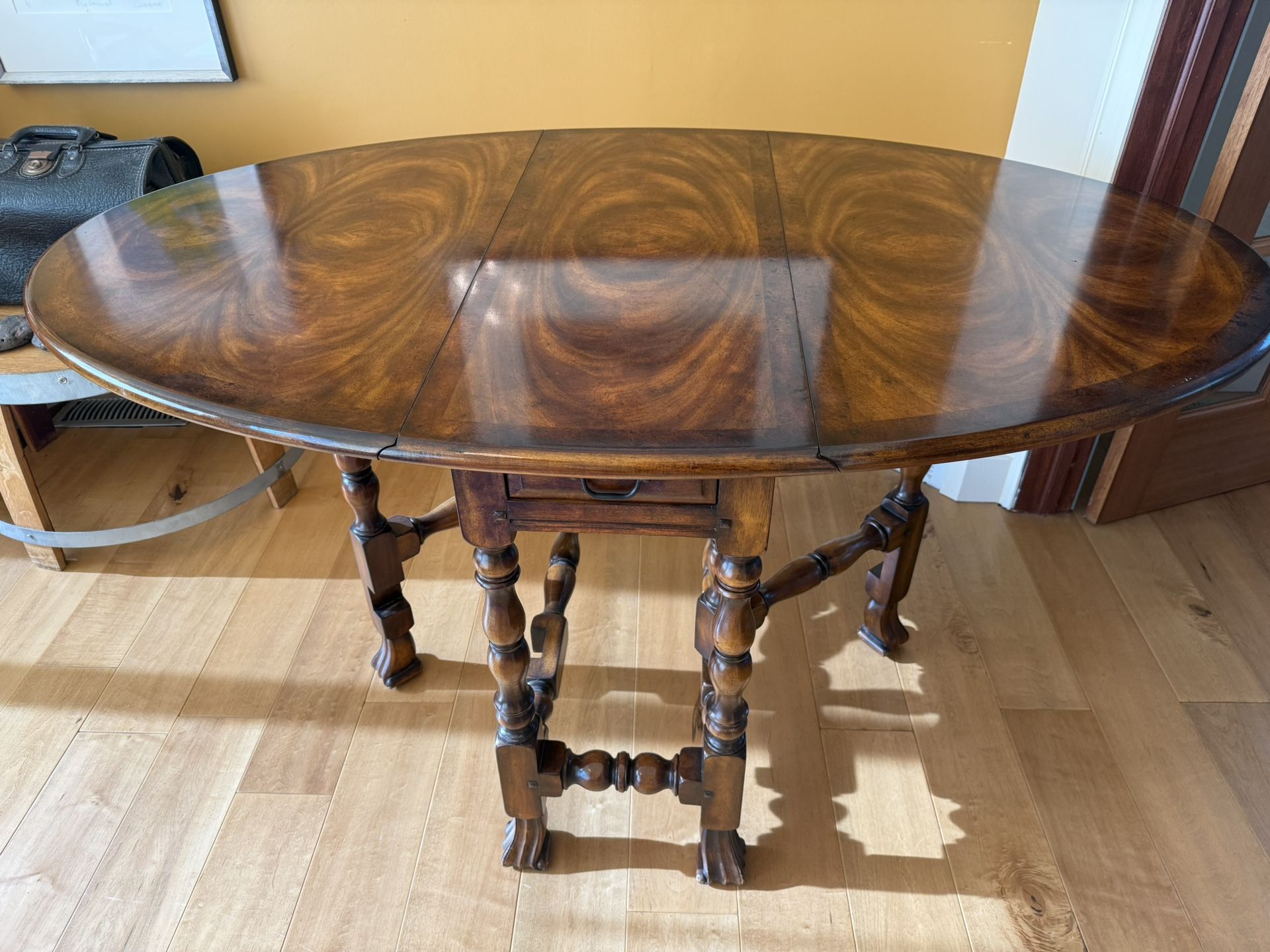 Traditional Oval Drop Leaf Table