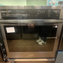 Samsung, 30" Smart Single Wall Oven in Black Stainless Steel 