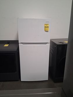 Frigidaire top freezer garage ready refrigerator white