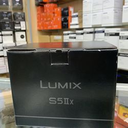 Panasonic Lumix S5IIX 