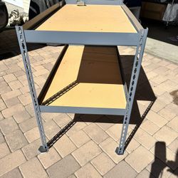 Adjustable storage shelf