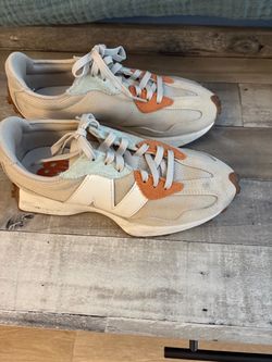New Balance 327 Sneakers size 7