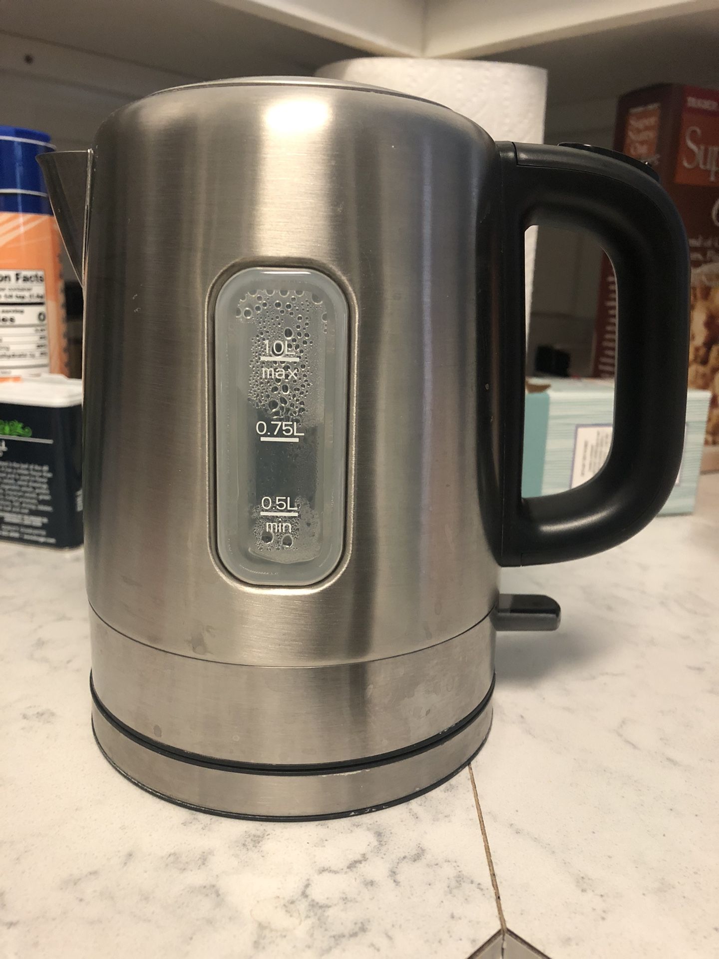 Amazon Basics Electric Stainless Steel Kettle
