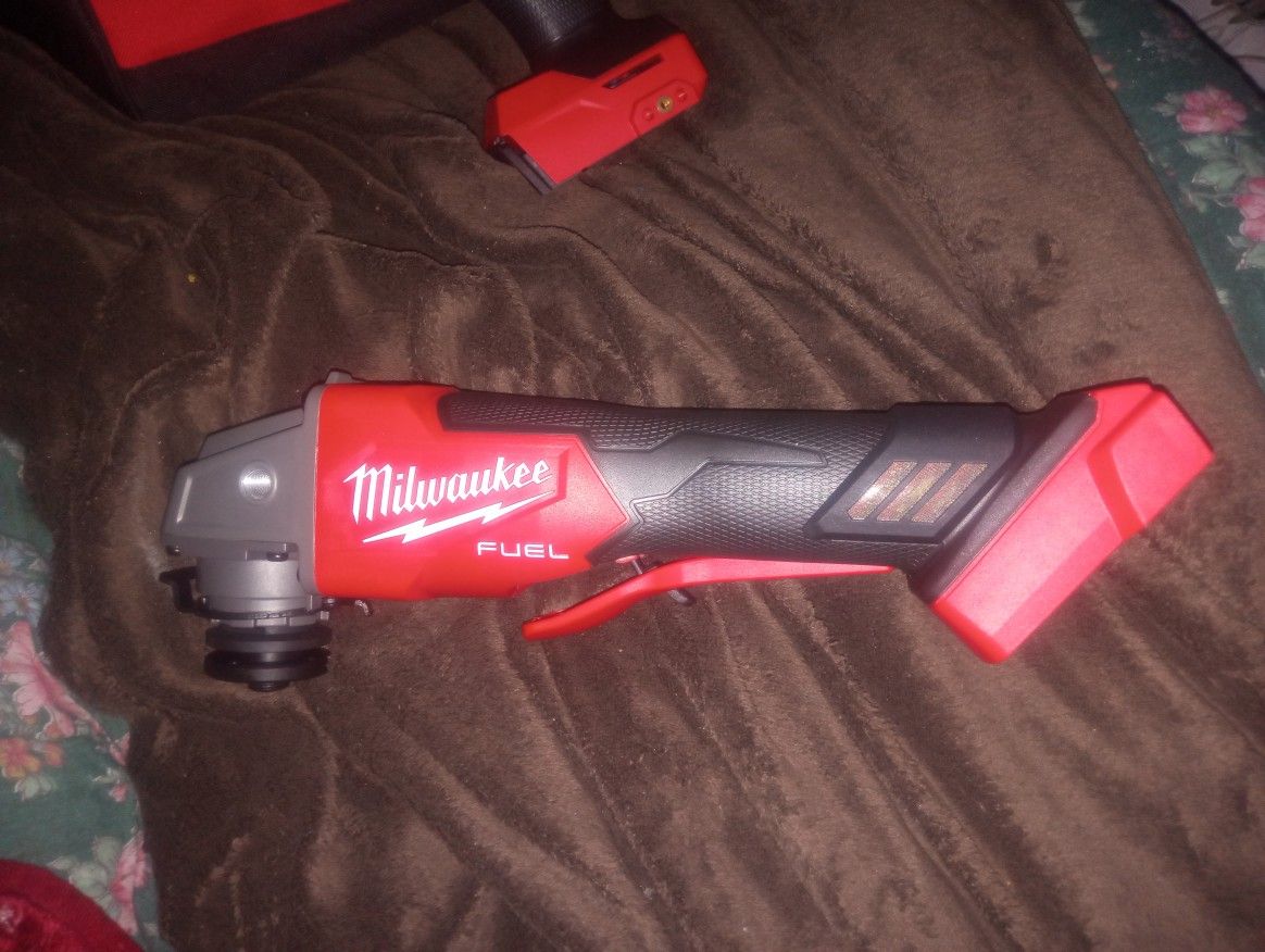 Milwaukee M18 Grinder