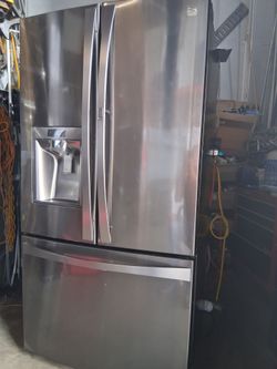Family hub Kenmore Elite dark stainless steel French doors fridge fully functional