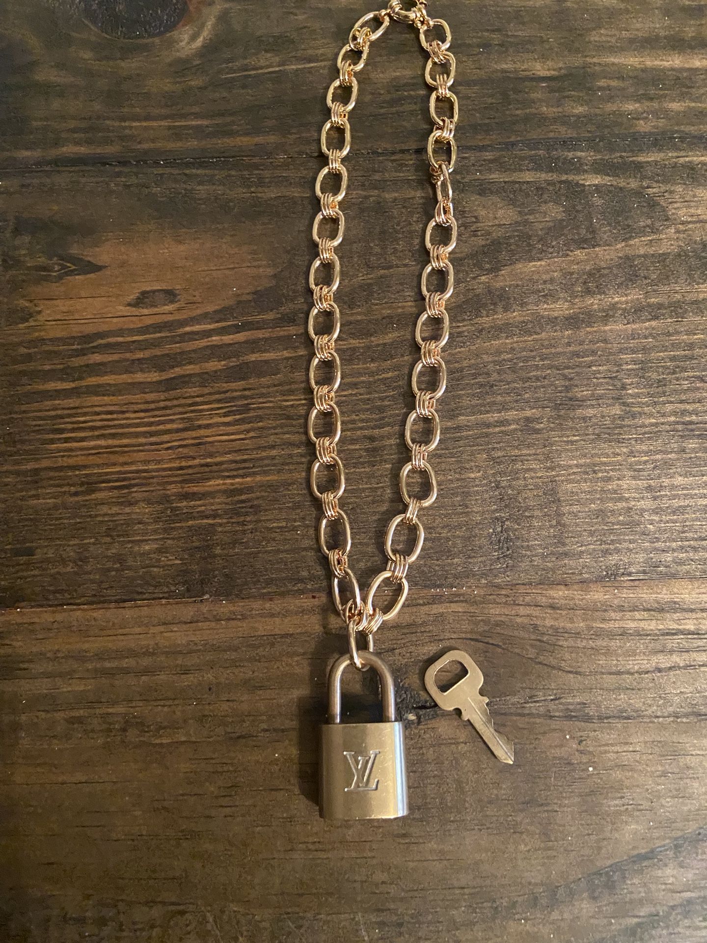Authentic LV Lock #305 With Adjustable Chain From Choker To 18”