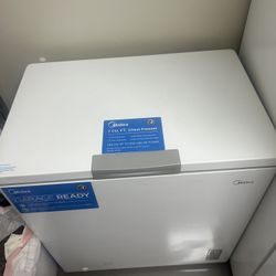 Midea Chest Freezer (7 cu ft)