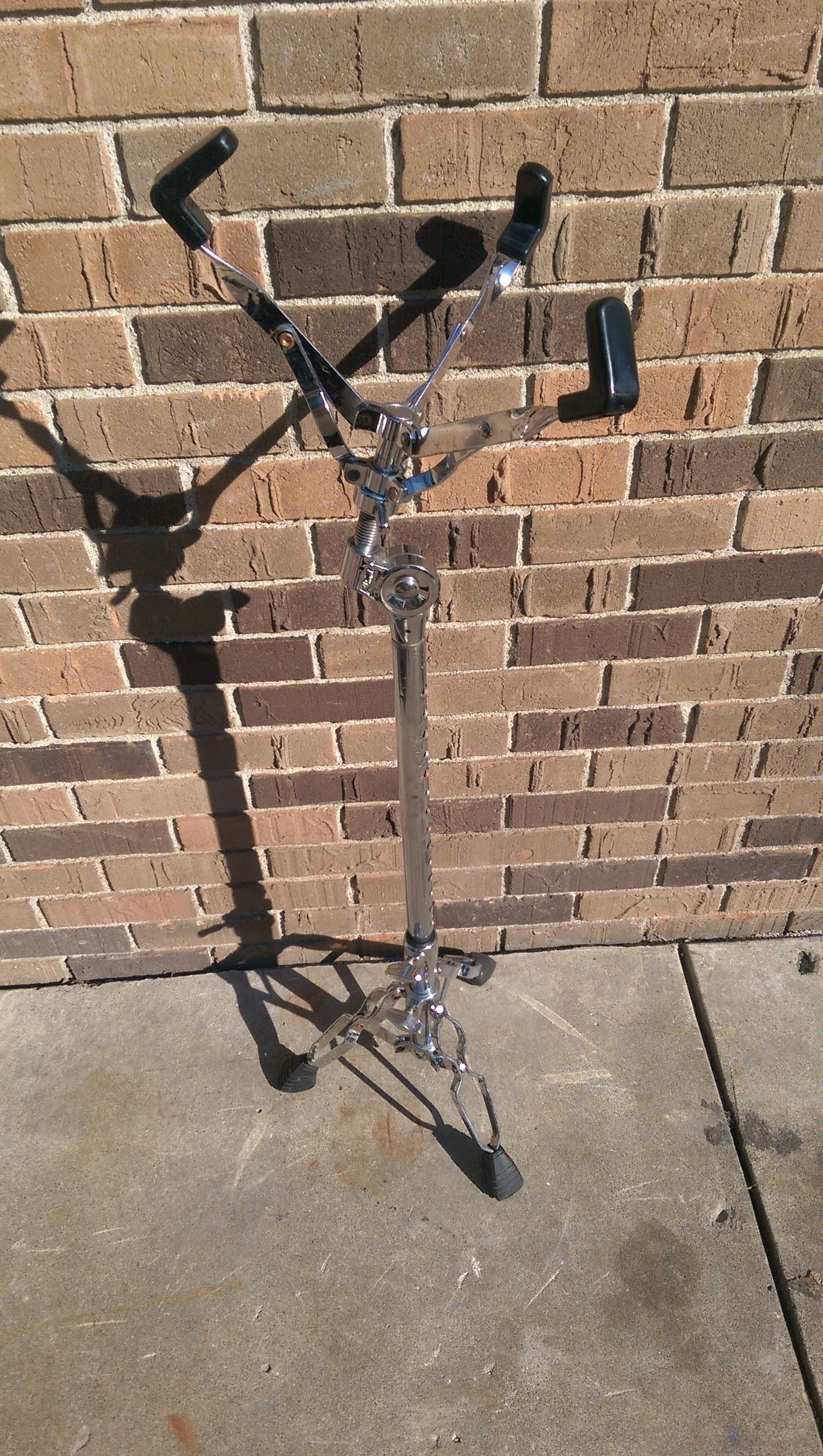 .. Old School Pearl snare drum stand with extension