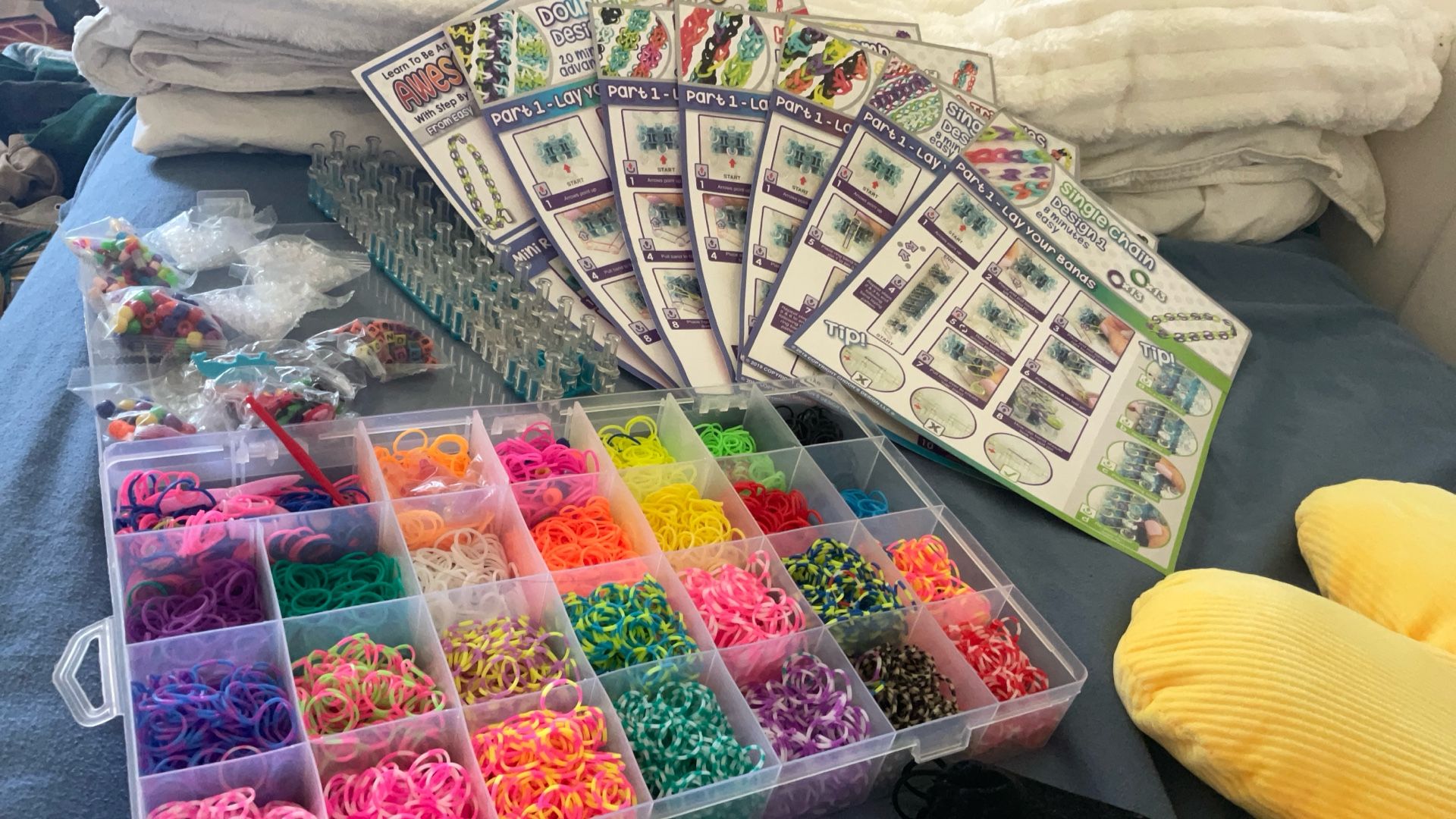 Loom Kit With Many Colors, Accessories And Instructions