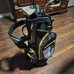 Kids Golf Bag And 3 Clubs And Balls. 