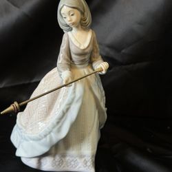 Lladro Jolie Retired 1983 Collectible Figurine #5210