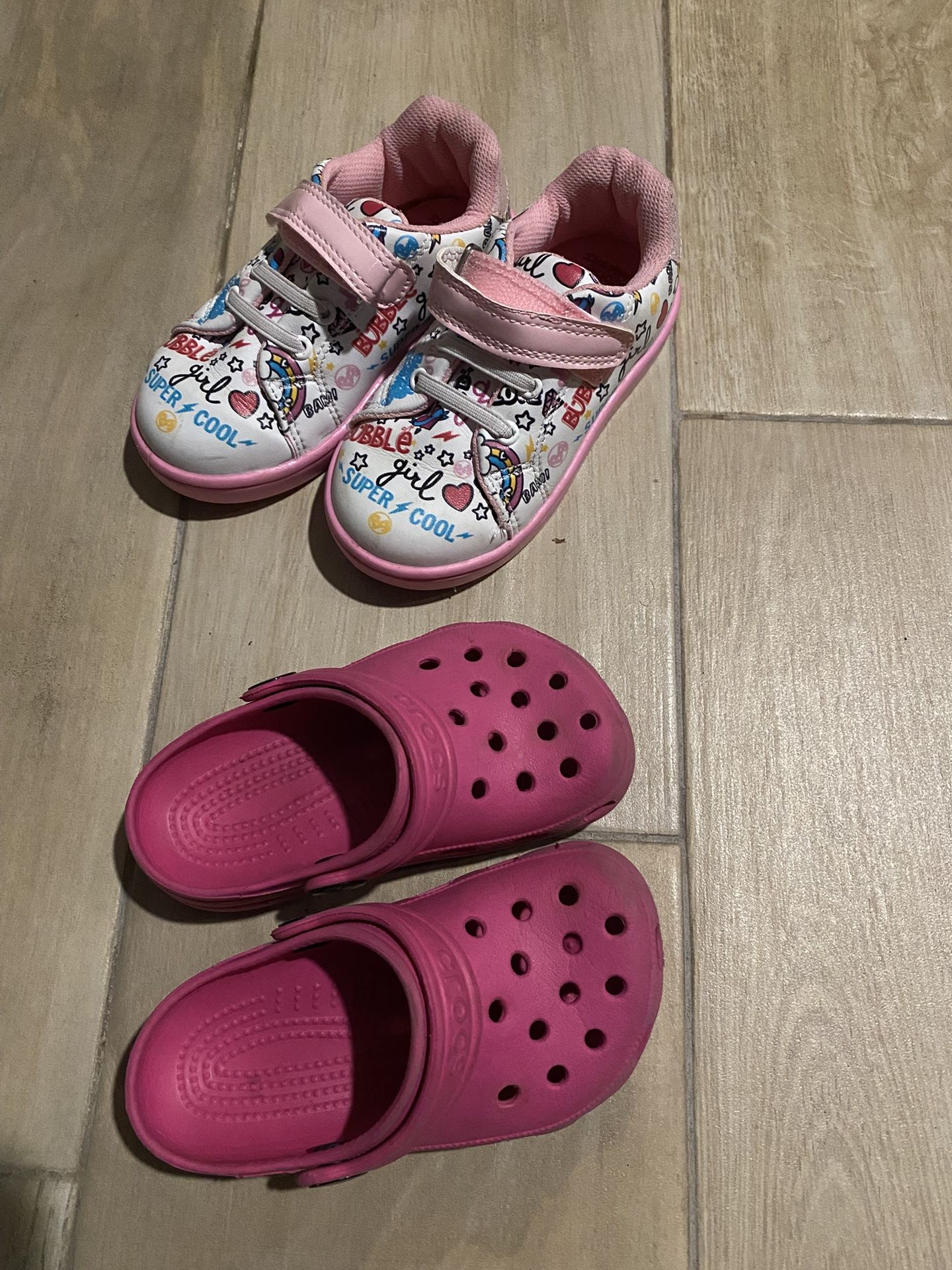 Girls Shoes - Size 6/7, 7