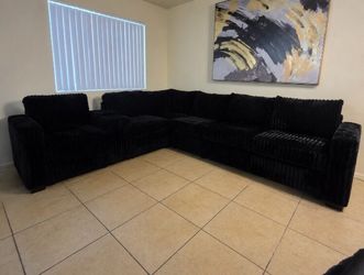 X-Large sectional sofa with 2cup holders & Charging station