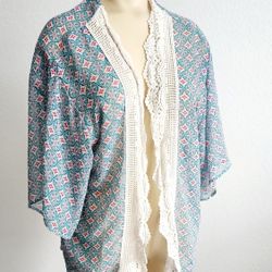 Self-esteem floral pattern printed kimono, fashioned with lace andruffle trim S