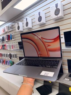 MacBook Pro 2020 i5 8ram 1TB