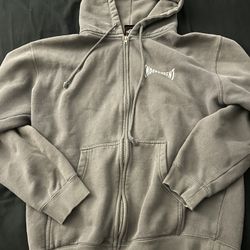 Independent Zip-up