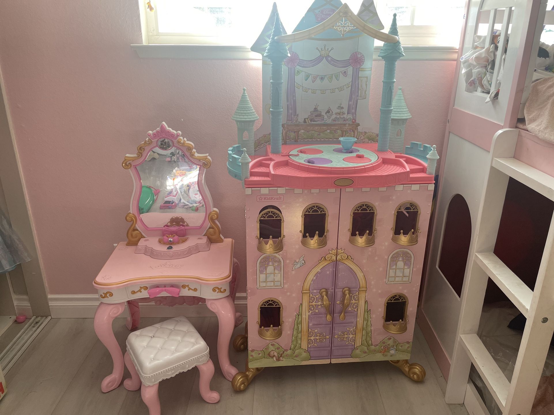 Princess Disney Castle And Dresser