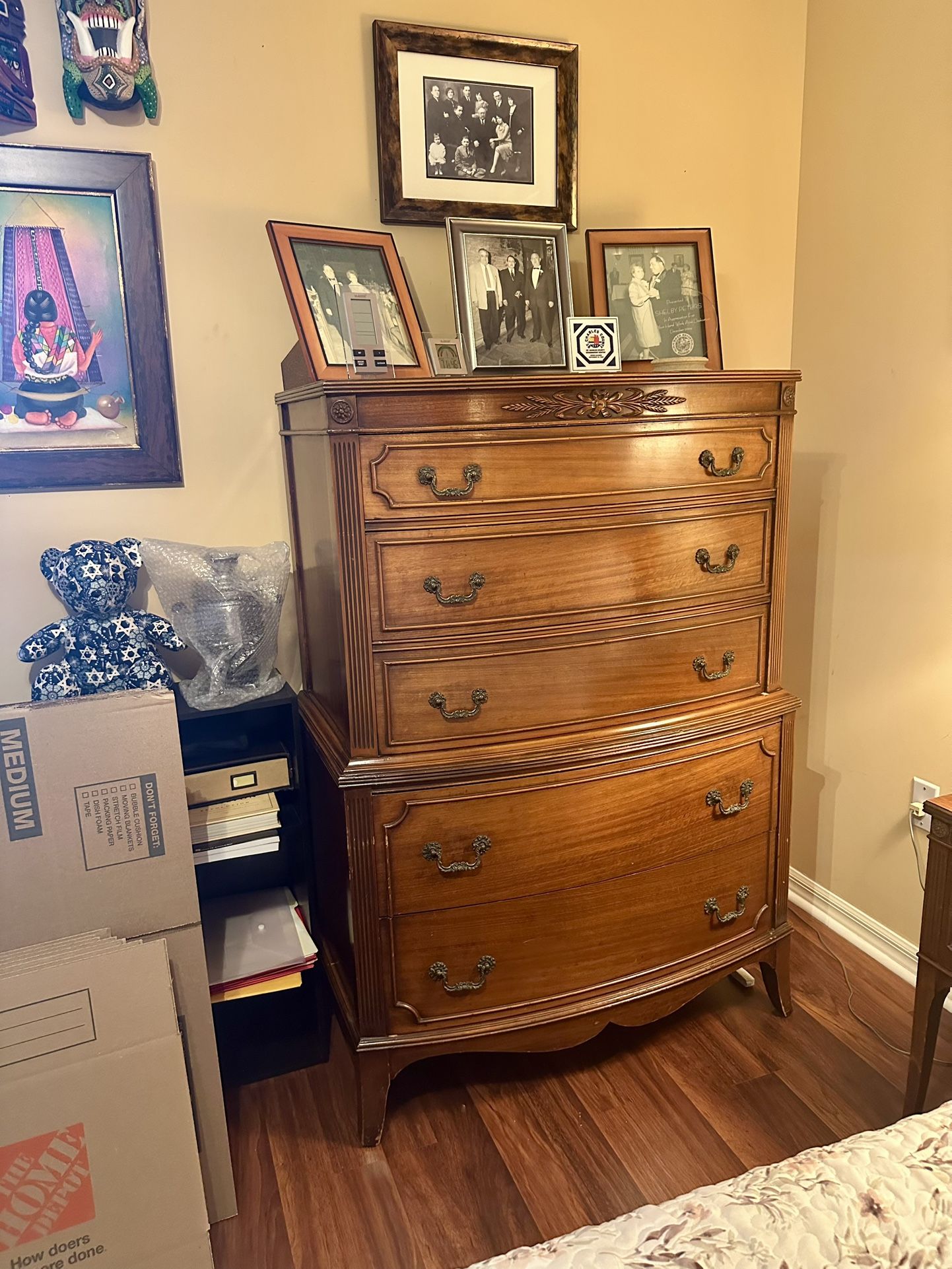 Vintage Solid Wood Tall Dresser (Gavetero antiguo de madera maciza)